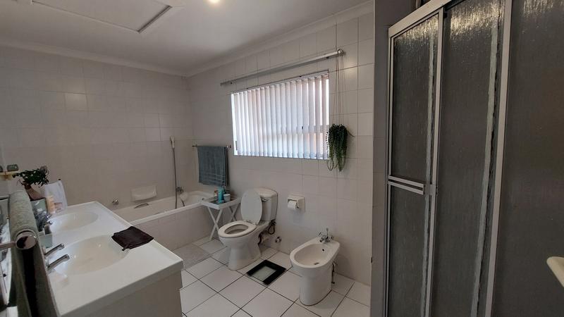 6 Bedroom Property for Sale in Door De Kraal Western Cape